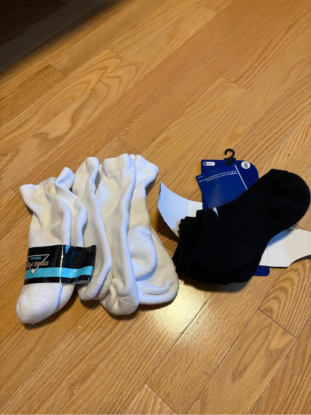 Lot of 6 pairs - Youth White Athletic Ankle Socks - White/Black